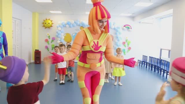 Весёлая детская эстафета с Фиксиками смотреть онлайн