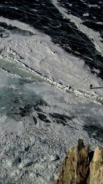 Над замершим озером Байкал в 4K