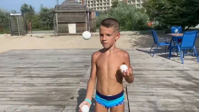 Необычные трюки по жонглированию! Часть 6 #жонглирование #жонглер #juggling #juggler #jugglers смотреть онлайн