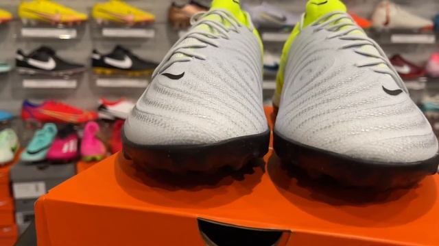 Сороконіжки NIKE REACT PHANTOM GX 2 PRO TF (FJ2583-003) смотреть онлайн