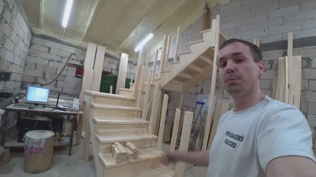 Изготовление деревянной лестницы в г.Пермь через две площадки, покраска , доски для подачи. смотреть онлайн