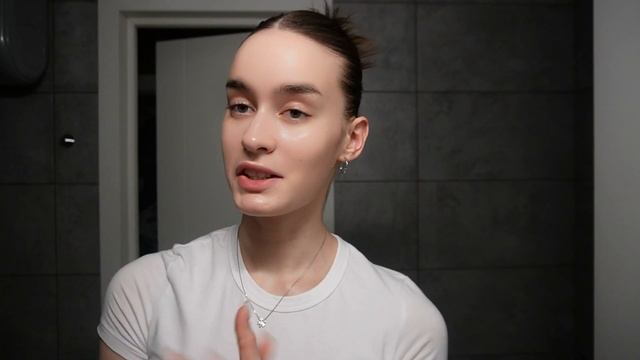 макияж и прическа clean girl / туториал на гладкий пучок и с смотреть онлайн