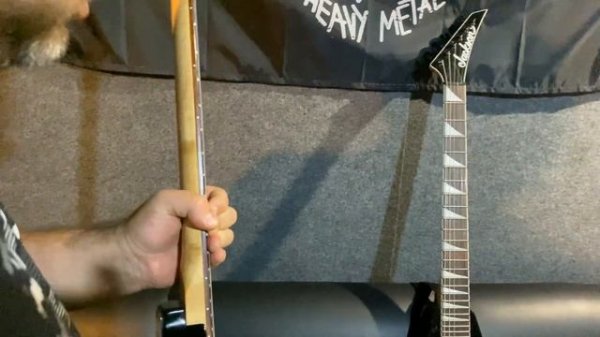 Сравнение гитар Jackson RR3 Японец и Jackson js 32 King V Китаец