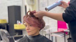 Окрашивание после процедуры химической завивки.