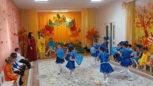 Танец ,,Капельки,, средняя группа. Хореография не моя. В