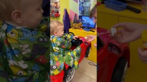 Первая стрижка малыша! Вовке 1 год!