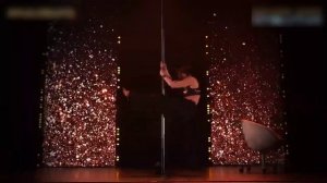 Красивый танец на пилоне умопомрачительной красотки!!