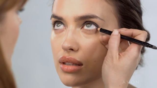 Шокирующий макияж 'Роковой взгляд'