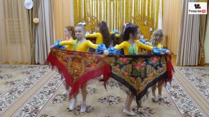Классный танец девочек с платочками - очень красиво, видео в каждый семейный архив