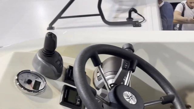 Морской катер Targa 46 FLY в наличии | Yachts Expert Dusseldorf Boat Show 2024 смотреть онлайн