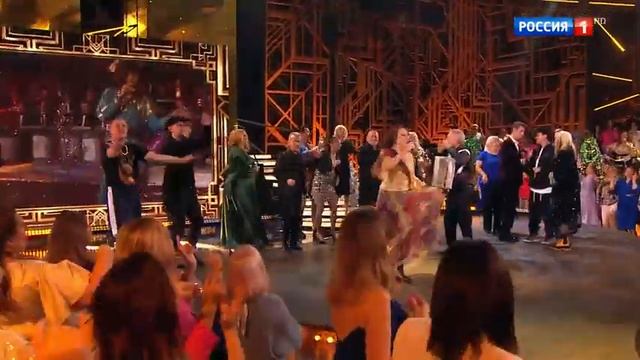 Азиза - Твоя улыбка (Live) смотреть онлайн