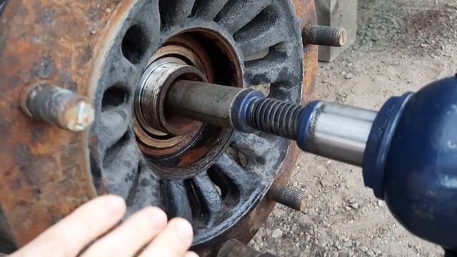 Как снять ступицу на прицепе смотреть онлайн