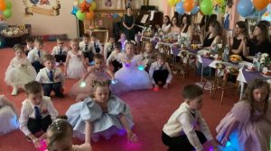 Танец "Мы - это ты, страна" (Академия Игоря Крутого) Группа №12 "Цветики-семицветики"