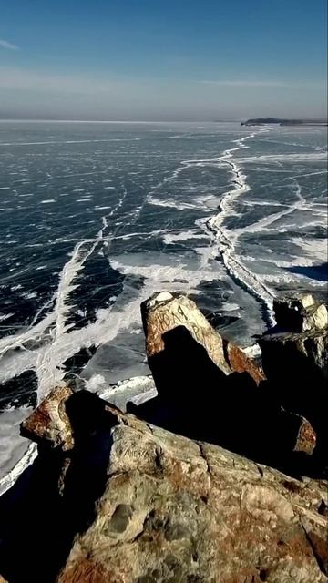 Над замершим оз. Байкал в 4K