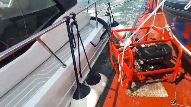 Возле Керчи спасли яхту и экипаж