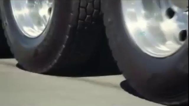 Морской буксир против грузовика