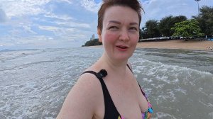 Я в ШОКЕ от случившегося в Таиланде, опасная РЕАЛЬНАЯ Паттайя! Шторм на море, купается на пляже Влог