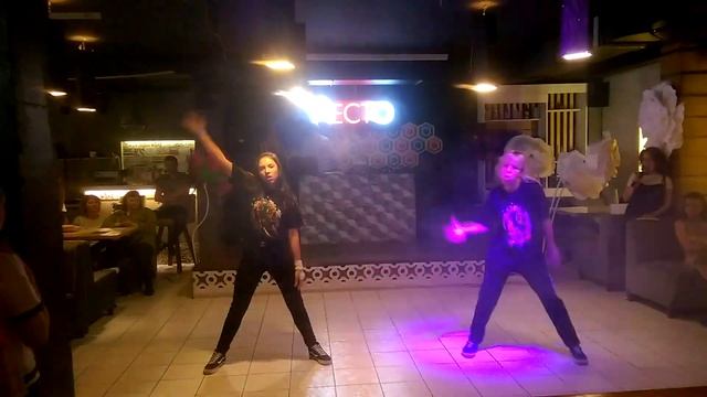 ХИП ХОП ДЛЯ НАЧИНАЮЩИХ УРОК 1. БАЗОВЫЕ ДВИЖЕНИЯ ДЛЯ НАЧИНАЮЩЕГО. ХИП ХОП СТУДИЯ ТАНЦЕВ В СЕВАСТОПОЛ смотреть онлайн