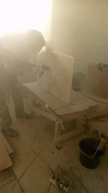 вырез круглого отверстия в плитке болгаркой смотреть онлайн