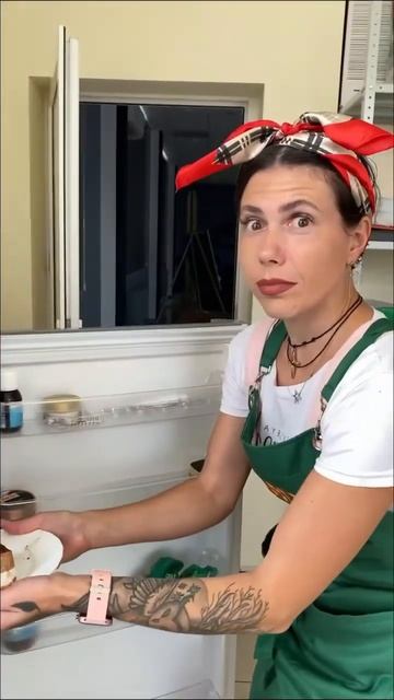 Что она делает в холодильнике? #shortvideo #like #shortsvideo #video #shor смотреть онлайн