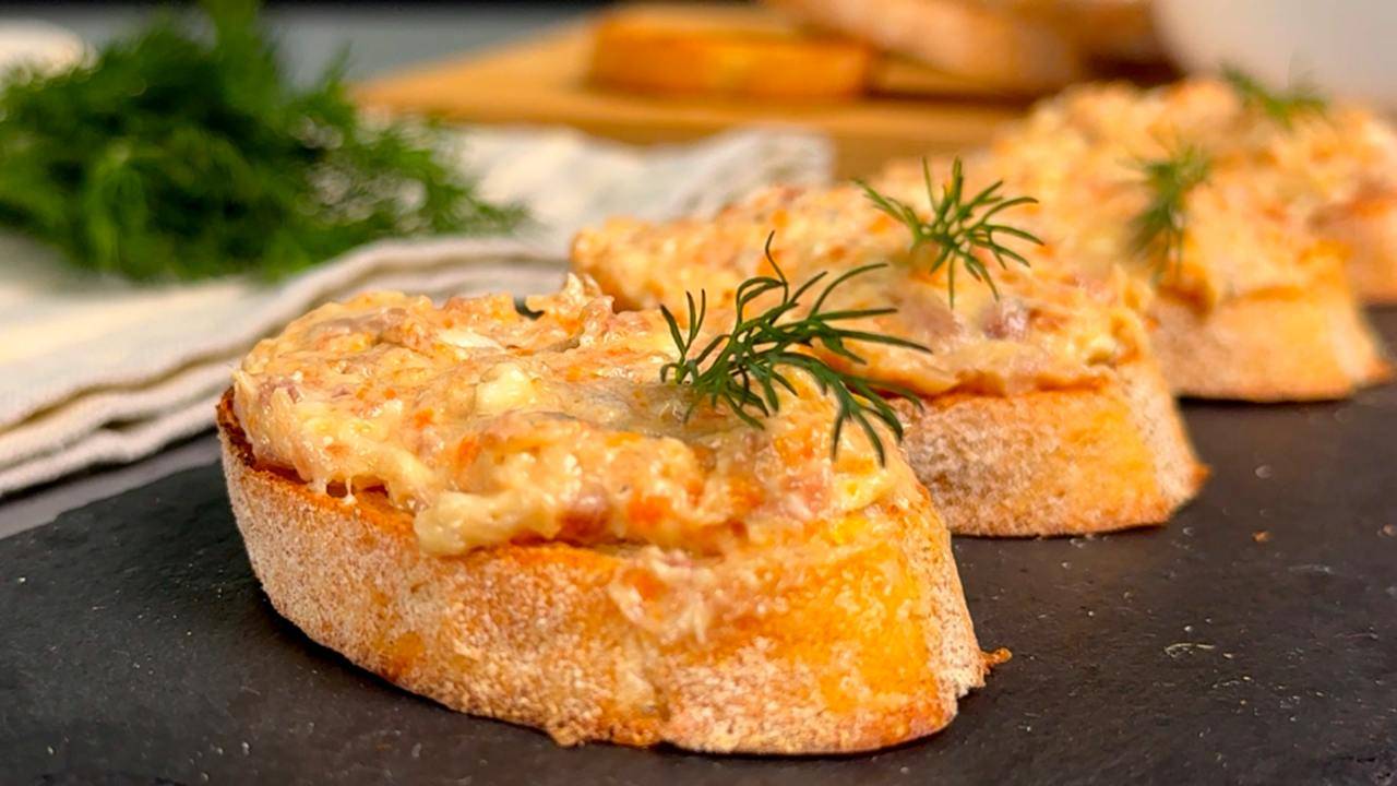 Намазка на хлеб всего из 4х продуктов! Просто, быстро, ВКУСНО! Рецепт рабочий и незамороченный! смотреть онлайн