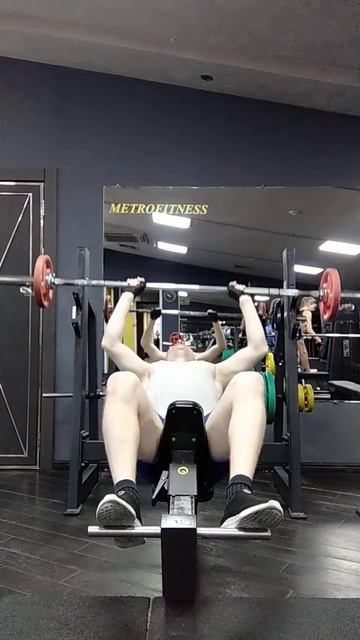 Жим штанги узким хватом на наклонной скамье. Трицепс. #sports #fitnessmotivation #cardio #fitness