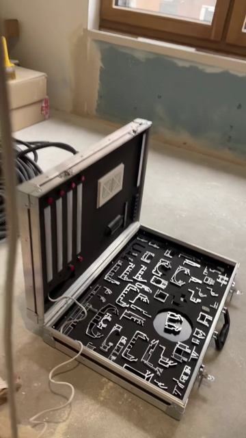 консультация заказчика и обсуждение деталей с дизайнером на объекте. смотреть онлайн