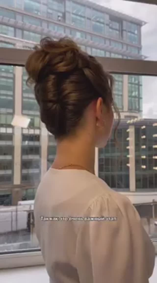 Текстурный пучок ракушка на кудрявые волосы #прическа #укладка #волосы #пучок