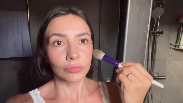 Собирайся со мной. Делаем легкий сияющий макияж. смотреть онлайн