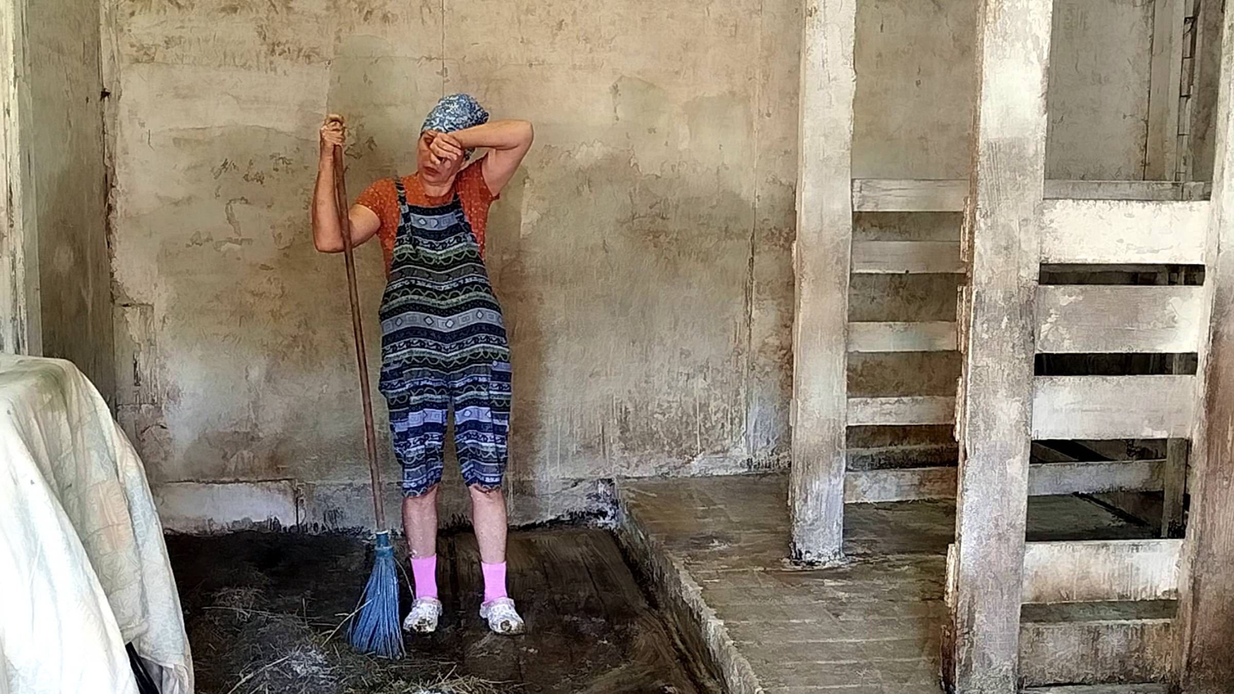 НУ НАРОД ТО ИМ КОРОВЬЕ ПОДАВАЙ🤔 РАЗВЕЛИ КОРОВ КОЗЬЕ МОЛОКО ПРОСЯТ🫣 смотреть онлайн