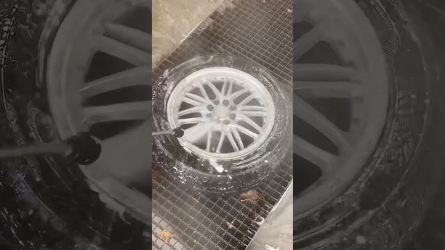 Как се сваля боя или лак от джанта със смивка?