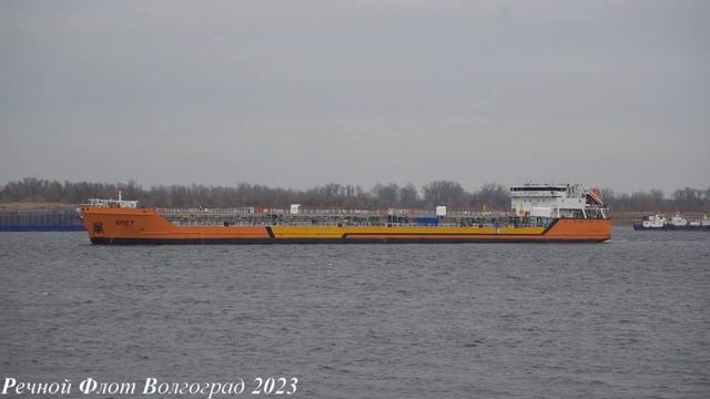 Теплоход ЯПЕТ снимается с Красноармейского рейда и по