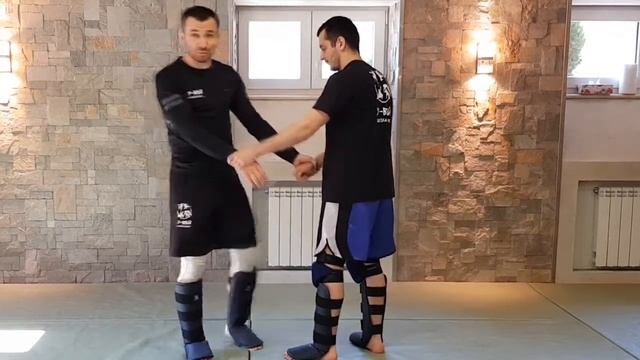 Удары и блоки ногами. Упражнение 