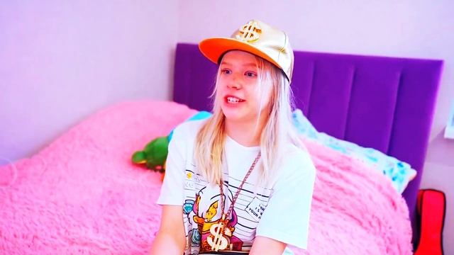 Хорошая vs Плохая Няня! Смешные Ситуации с Друзьями. Мы смотреть онлайн