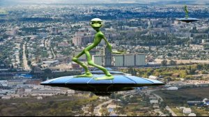 Танцующий инопланетянин. Над городом