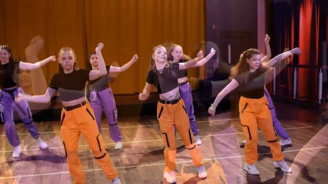 Девочки 11-13 лет танцуют | Танец для подростков Lets go! | Отчетный концерт смотреть онлайн