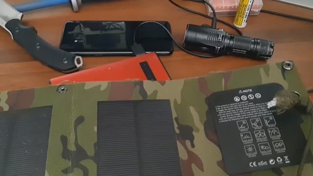 СОЛНЕЧНАЯ ПАНЕЛЬ - "электростанция" в кармане. Заряд смартфонов, аккумуляторов 18650, рации.... смотреть онлайн