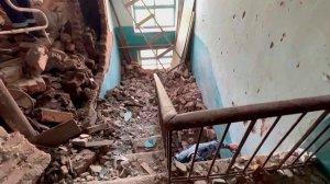 Взрыв в многоэтажке прогремел в Приморье. Внутренние стены обвалились, в подъезде образовалась дыра