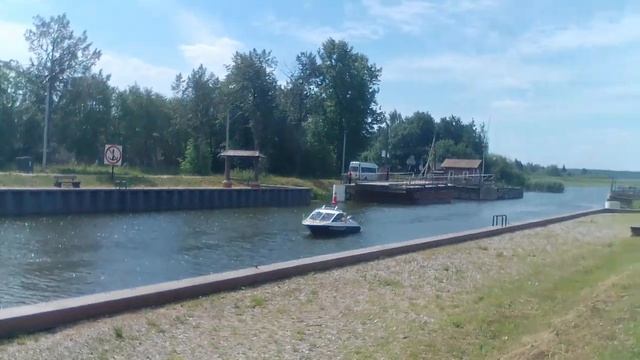 два катера