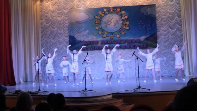 Ритмы юности Девка по саду ходила