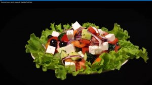 Греческий салат с лёгкой заправкой.