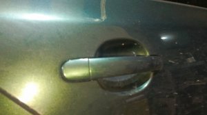 как снять заднюю правую наружную ручку Шкода Октавия а 5 2008 год