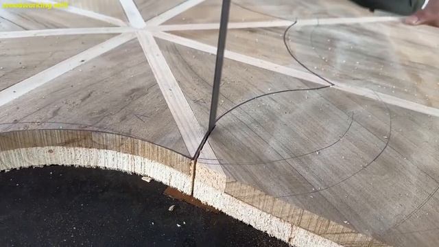 20-Year-Old Carpenter Creates Stunning Furniture From Pallet Wood