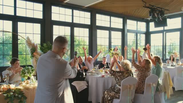 Промо Ведущий смотреть онлайн