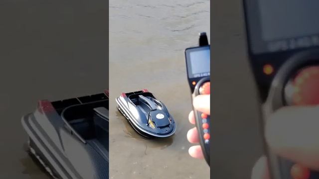 ЛОДКА ЗА ЗАХРАНКА HJ817 GPS ПЪРВИ ТЕСТ НА ВОДА