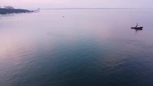 Как в Одессе танкер с пляжа убирали