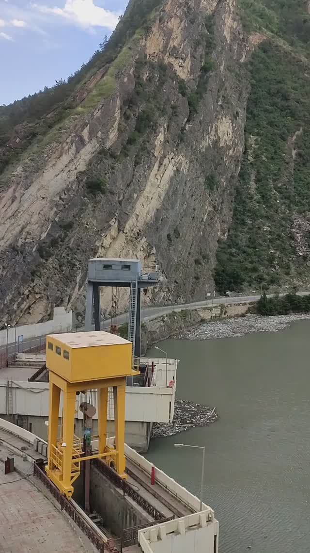 Гунибская ГЭС на реке Каракойсу. Дагестан смотреть онлайн