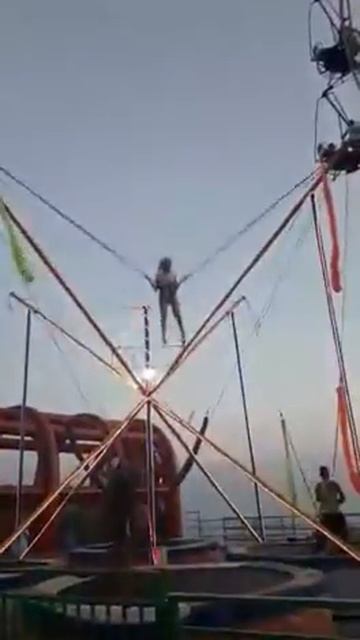 Ппыгаю на батуте в Геленджике смотреть онлайн