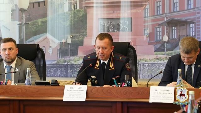 Сотрудники подразделений по делам несовершеннолетних и ЦВСНП принимают поздравления с Днем службы смотреть онлайн