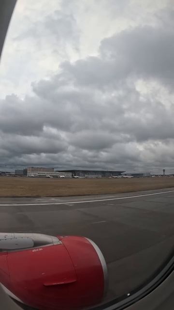 Взлет из аэропорта Пулково #пулково #самолет #airplane #cloud смотреть онлайн